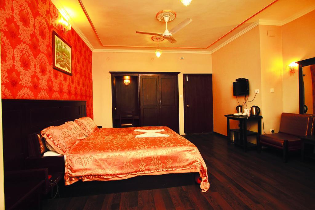 Hotel Pride Continental Srinagar  Room photo